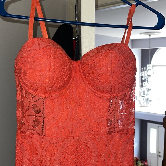 Size 6 Bebe dress worn once - Picture 3 of 4